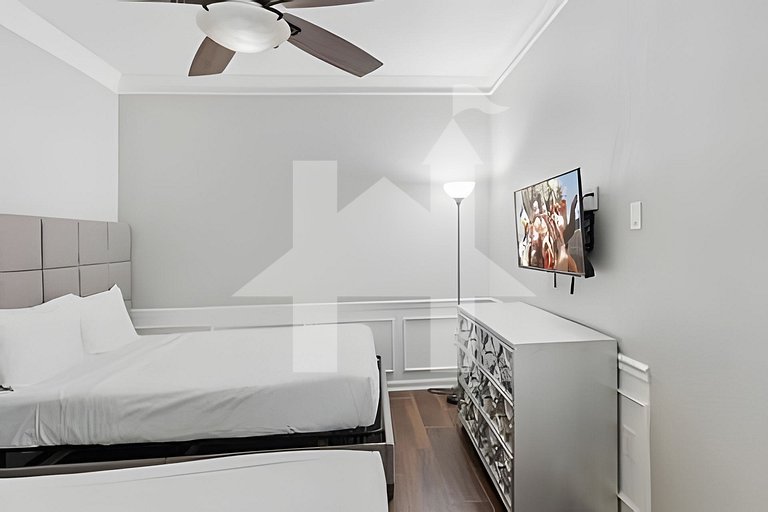 Vista Cay 4BR Condo w/ Balcony & Foosball Fun