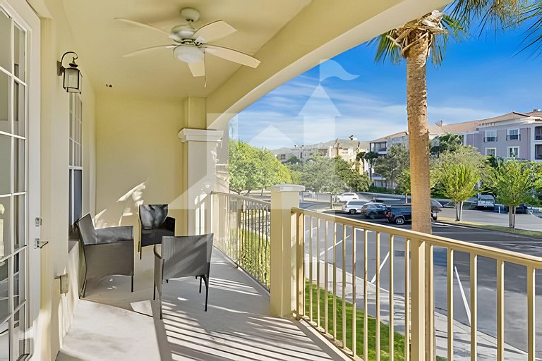 Vista Cay 4BR Condo w/ Balcony & Foosball Fun