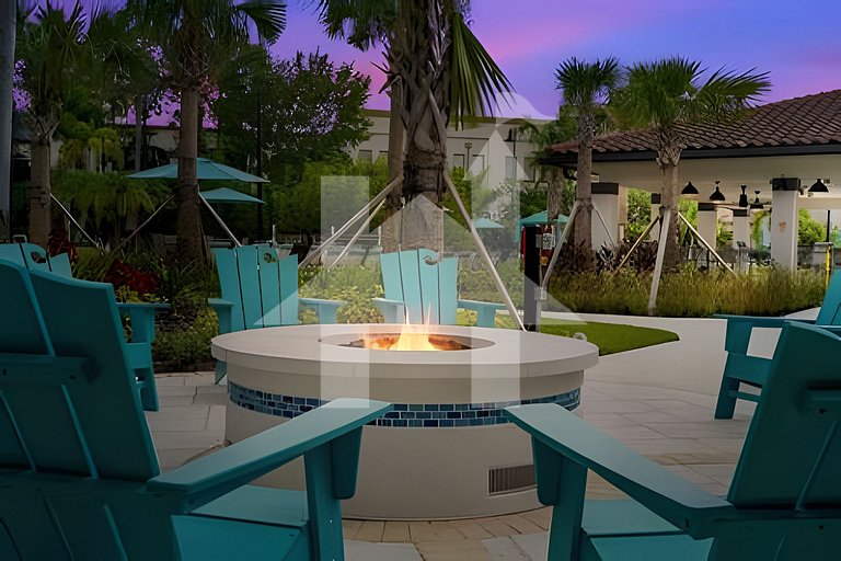 Vista Cay 4BR Condo w/ Balcony & Foosball Fun