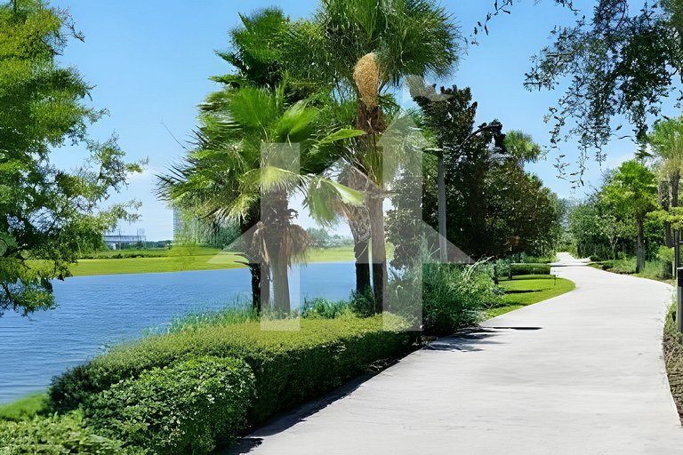 Vista Cay 4BR Condo w/ Balcony & Foosball Fun