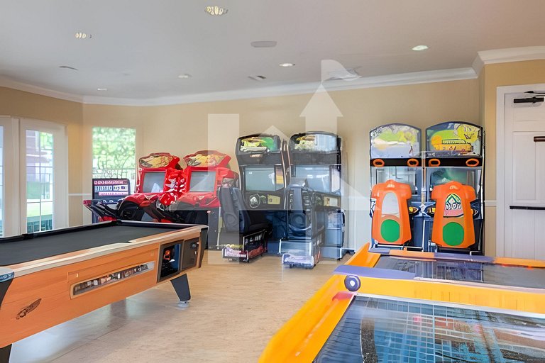 Vista Cay 4BR Condo w/ Balcony & Foosball Fun