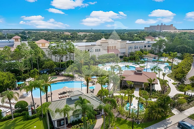 Vista Cay 4BR Condo w/ Balcony & Foosball Fun