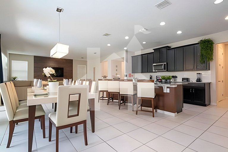 Vacation Home Near Disney, 5 bedrooms