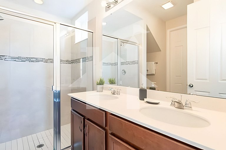 Vacation Home Near Disney, 5 bedrooms