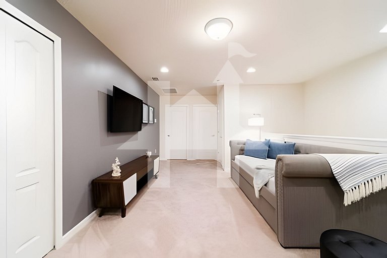 Vacation Home Near Disney, 5 bedrooms