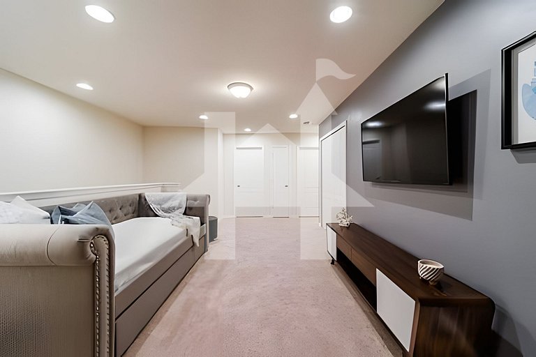 Vacation Home Near Disney, 5 bedrooms