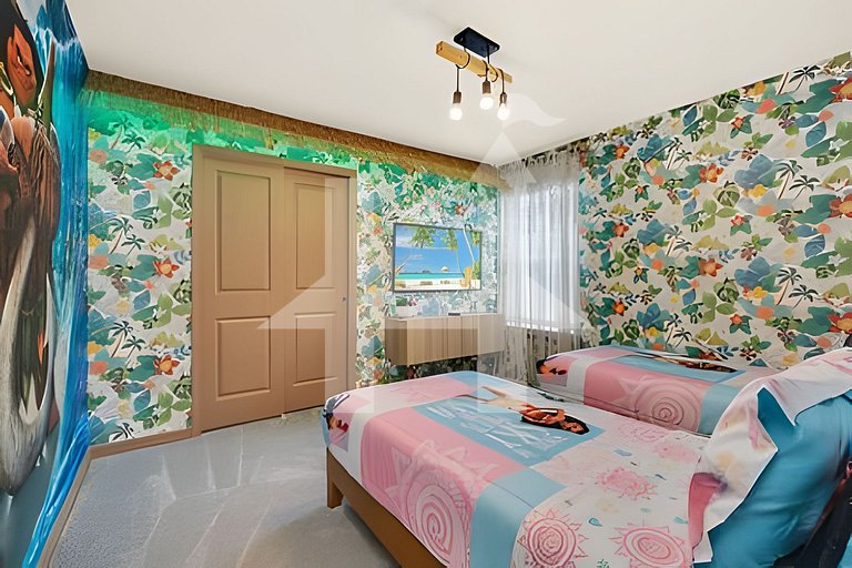 Vacation Home Near Disney, 10 bedrooms