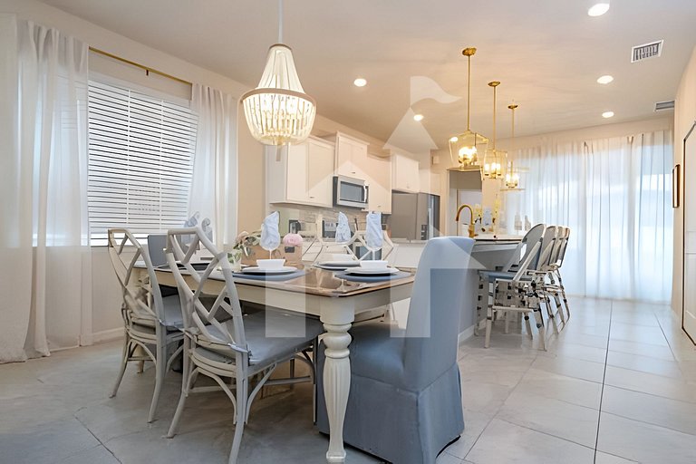 Vacation Home Near Disney, 5 bedrooms