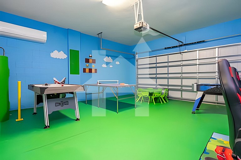 Vacation Home Near Disney, 5 bedrooms