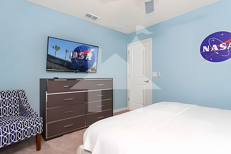 Vacation Home Near Disney, 6 bedrooms