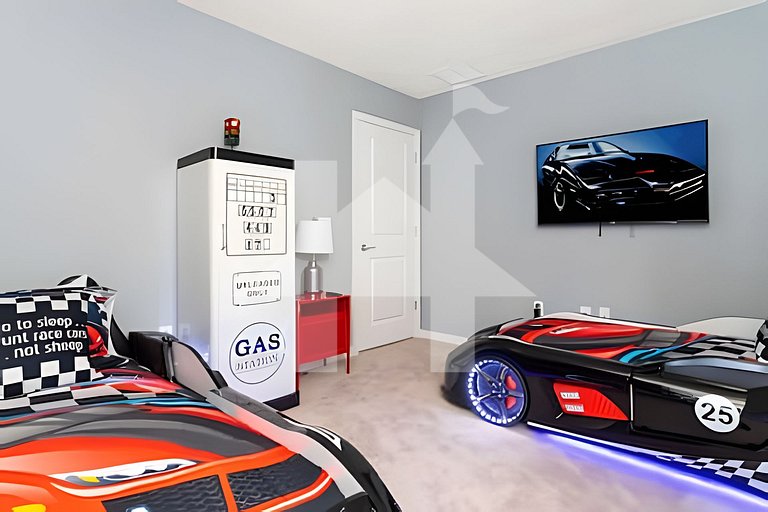 Vacation Home Near Disney, 6 bedrooms