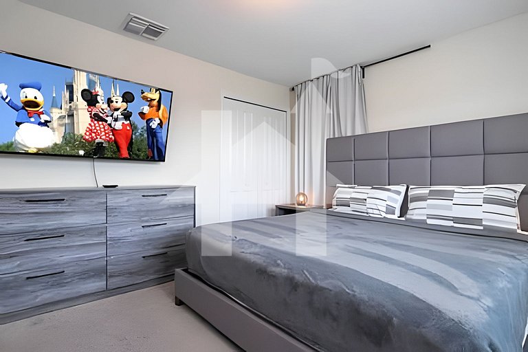 Vacation Home Near Disney, 5 bedrooms