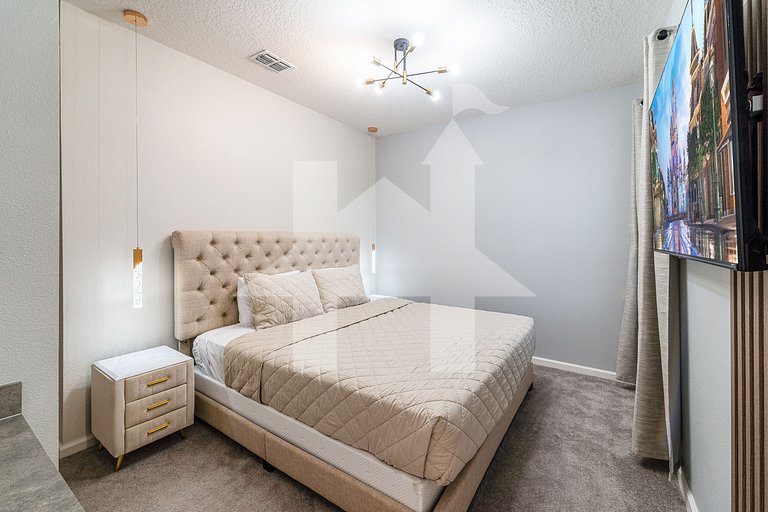 Vacation Home Near Disney,8 bedrooms