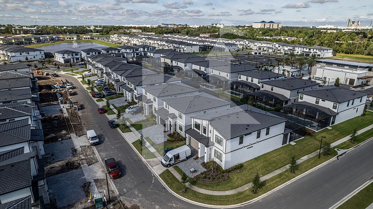 Vacation Home Near Disney,8 bedrooms