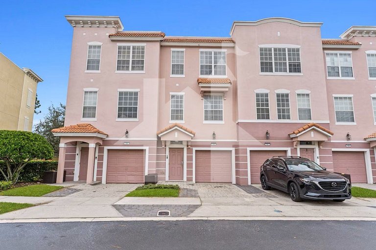 Modern 3BR Condo with Balcony at Vista Cay