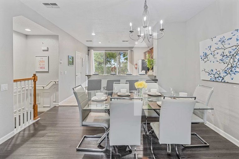 Modern 3BR Condo with Balcony at Vista Cay