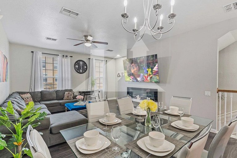 Modern 3BR Condo with Balcony at Vista Cay