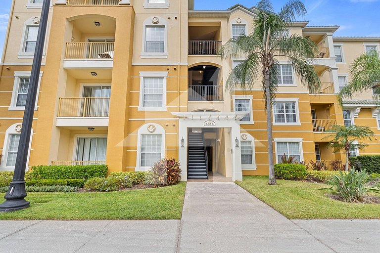 Spacious 3BR Condo at Vista Cay Resort