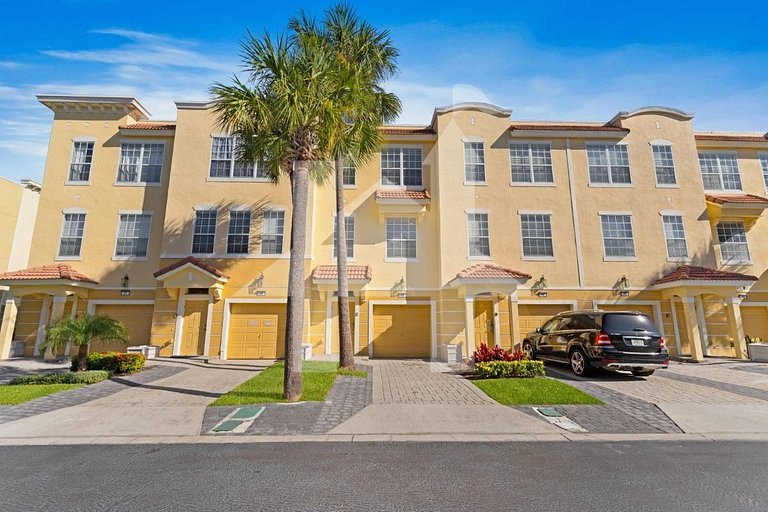 Spacious 3BR Townhome at Vista Cay Resort