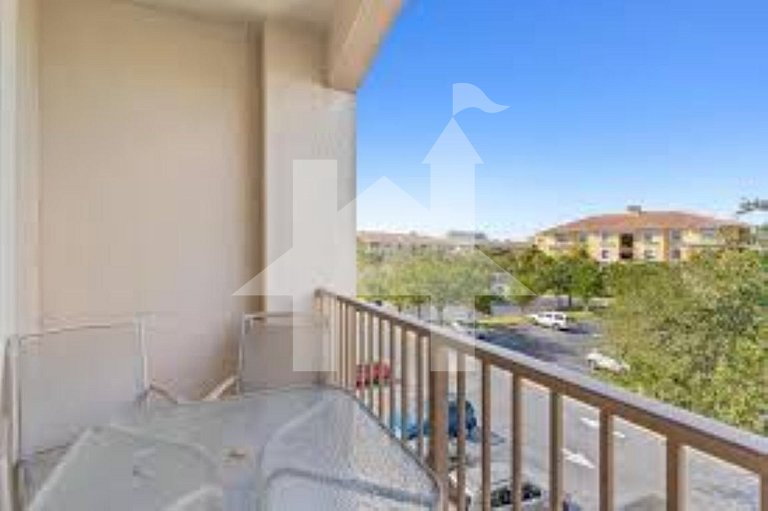 Vista Cay 3BR Condo w/ Balcony & Resort Pool