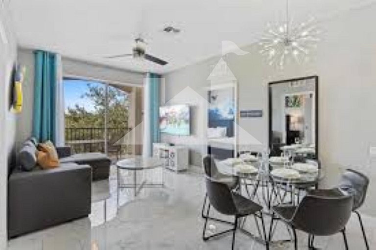 Vista Cay 3BR Condo w/ Balcony & Resort Pool