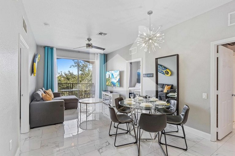 Vista Cay 3BR Condo w/ Balcony & Resort Pool