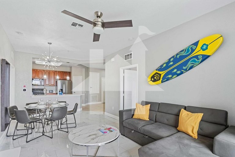 Vista Cay 3BR Condo w/ Balcony & Resort Pool