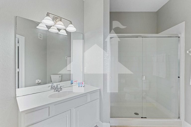 Vista Cay 3BR Condo w/ Balcony & Resort Pool