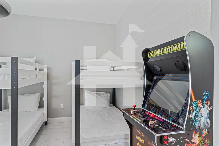 Vista Cay 3BR Condo w/ Balcony & Resort Pool