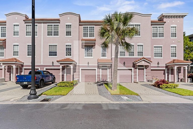 Modern 3BR Townhome at Vista Cay Resort