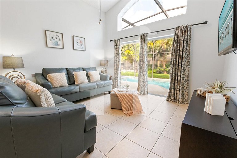 Vacation Home Near Disney, 5 bedrooms