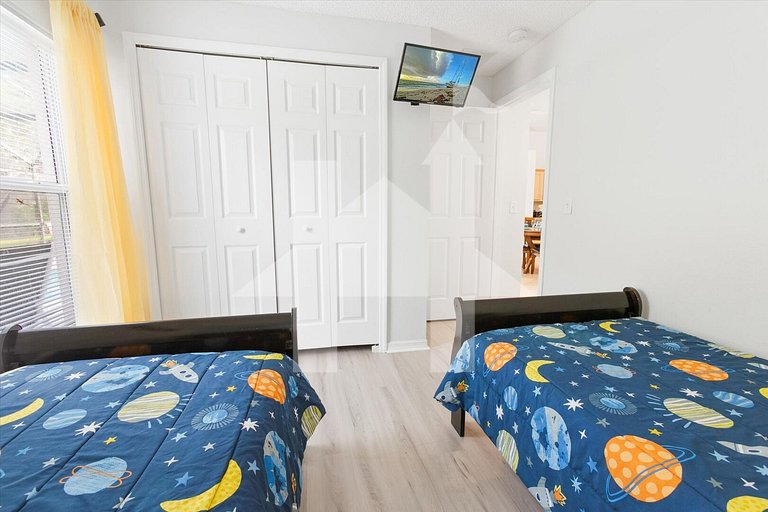 Vacation Home Near Disney, 5 bedrooms