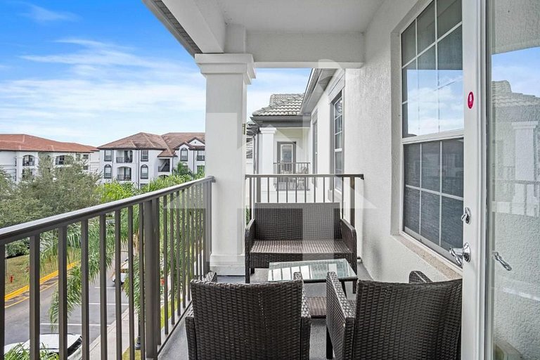 Spacious 3BR Apartment at Vista Cay Resort