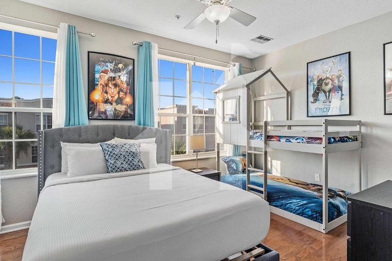 Modern 3BR Vista Cay Townhome