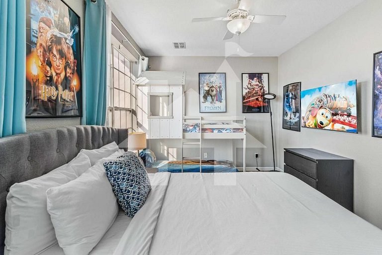 Modern 3BR Vista Cay Townhome