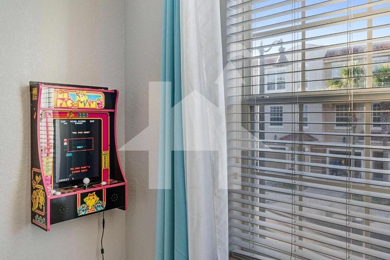 Modern 3BR Vista Cay Townhome