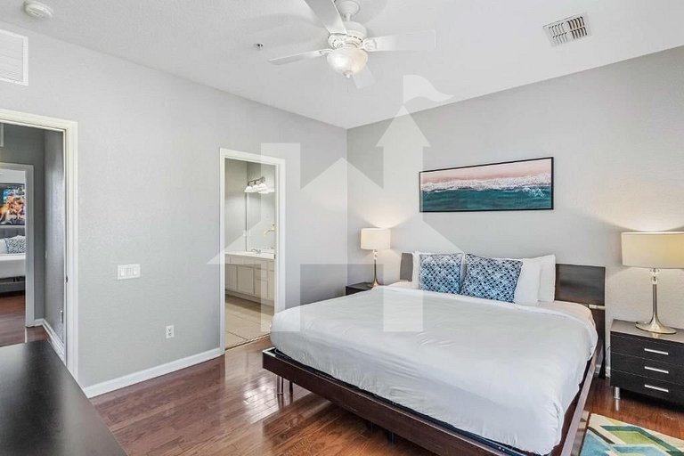 Modern 3BR Vista Cay Townhome