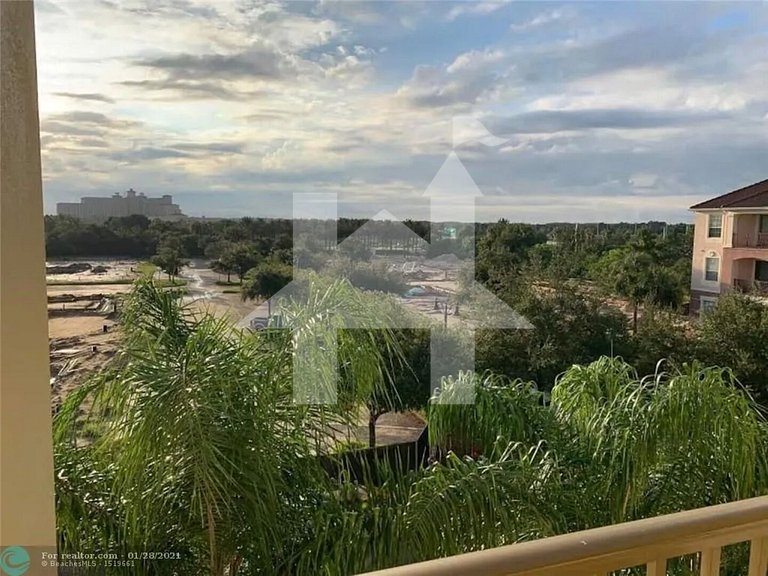 Modern 3BR Vista Cay Townhome