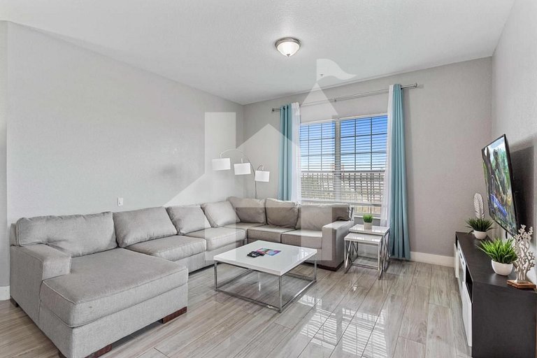 Spacious 4BR Vista Cay Retreat near Universal