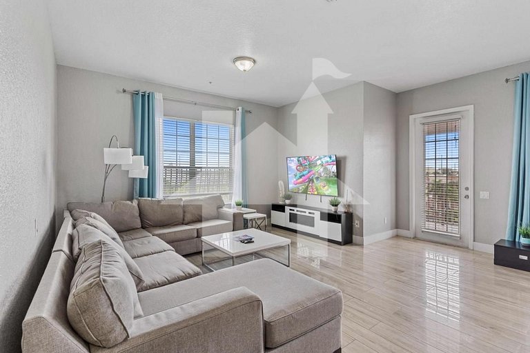 Spacious 4BR Vista Cay Retreat near Universal