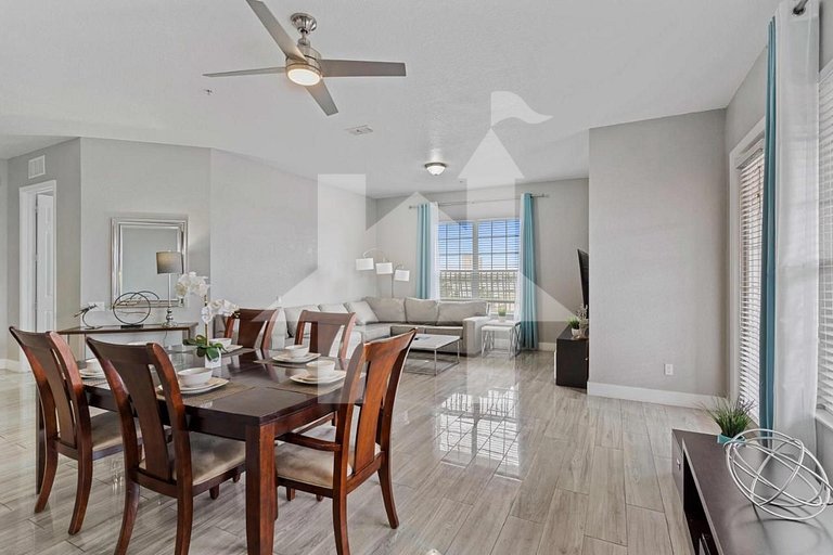 Spacious 4BR Vista Cay Retreat near Universal