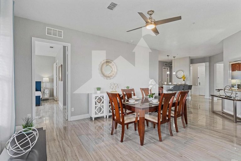 Spacious 4BR Vista Cay Retreat near Universal