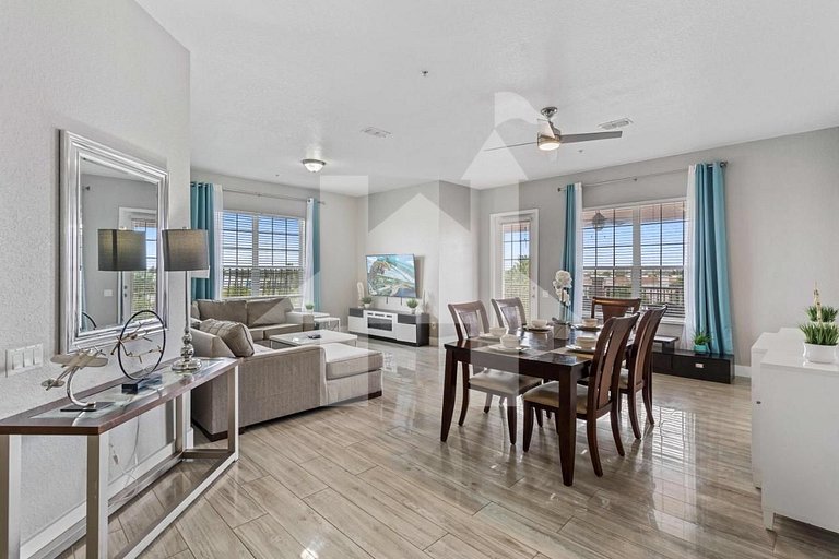 Spacious 4BR Vista Cay Retreat near Universal