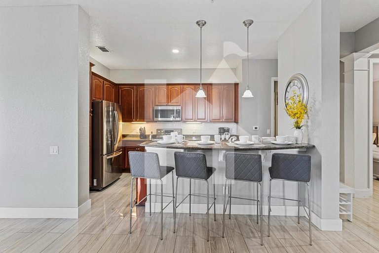 Spacious 4BR Vista Cay Retreat near Universal