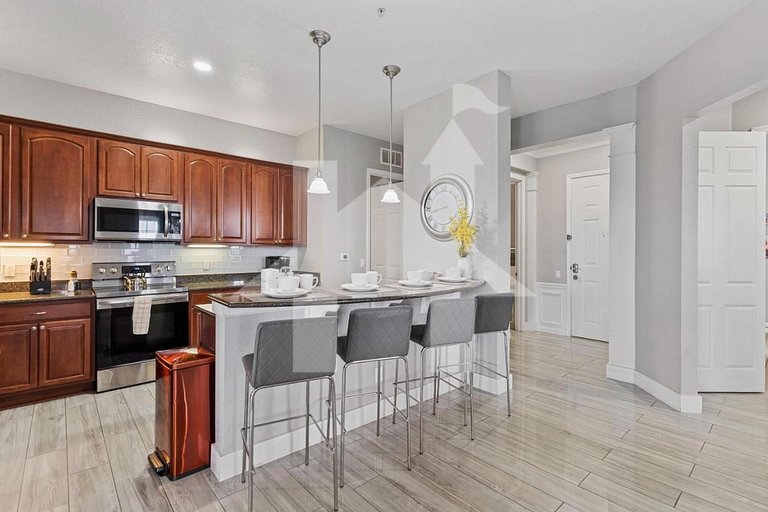 Spacious 4BR Vista Cay Retreat near Universal