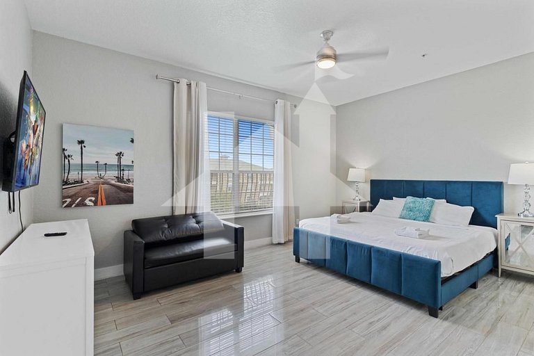 Spacious 4BR Vista Cay Retreat near Universal