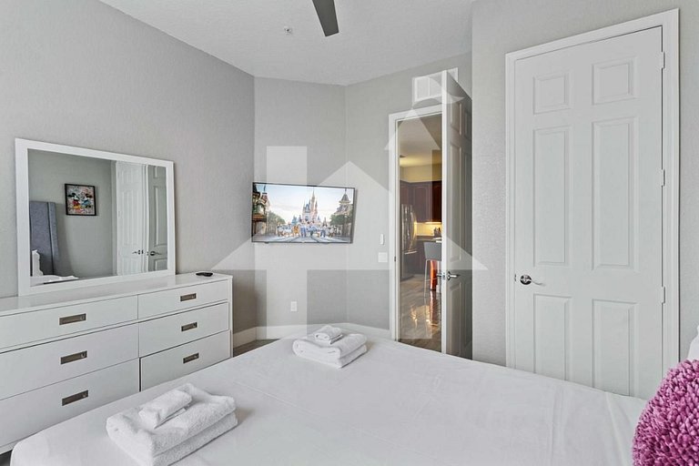 Spacious 4BR Vista Cay Retreat near Universal