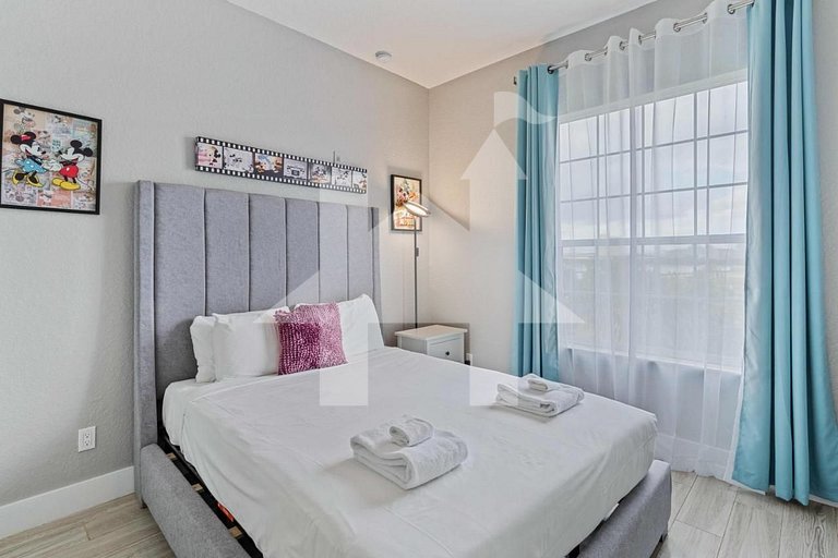 Spacious 4BR Vista Cay Retreat near Universal