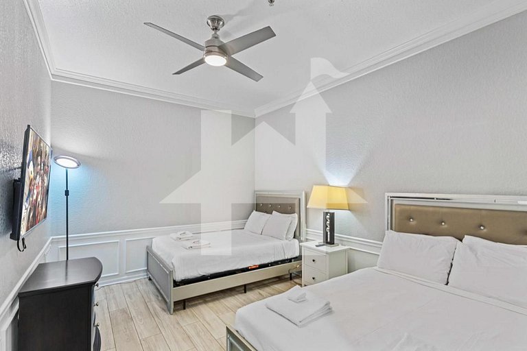 Spacious 4BR Vista Cay Retreat near Universal