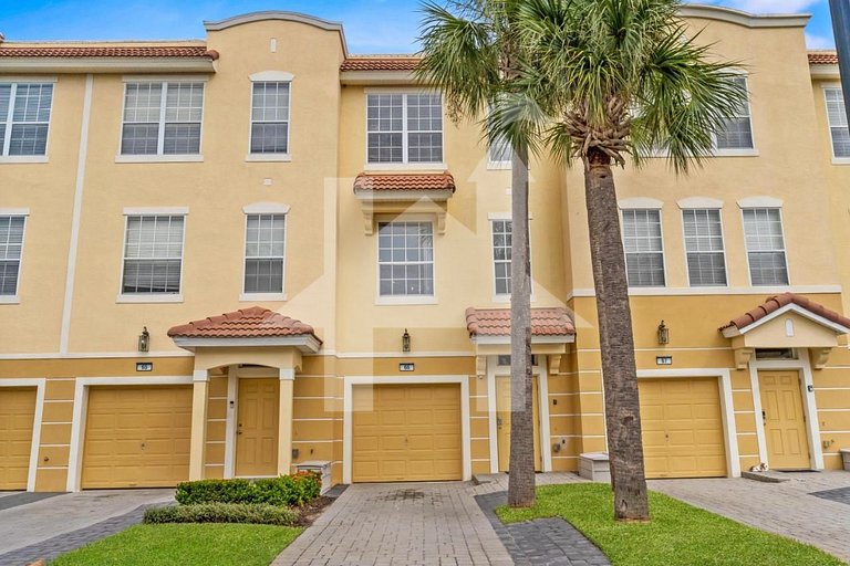Vista Cay 3BR Condo near Universal